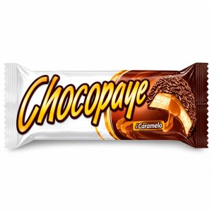 Bizcocho cubierto de chocolate con relleno de caramelo